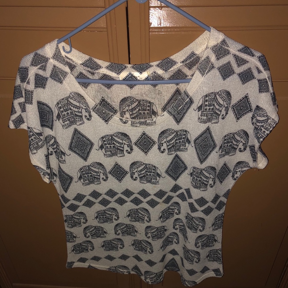 Light weight elephant print super soft sweater, L